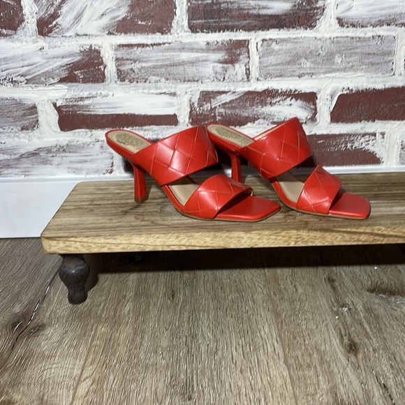 Heels - Picture 2 of 5